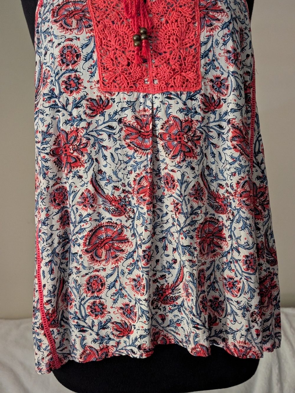 Solitaire Coral, Blue, and White Floral Crochet-Trim Halter Camisole - Picture 3 of 9